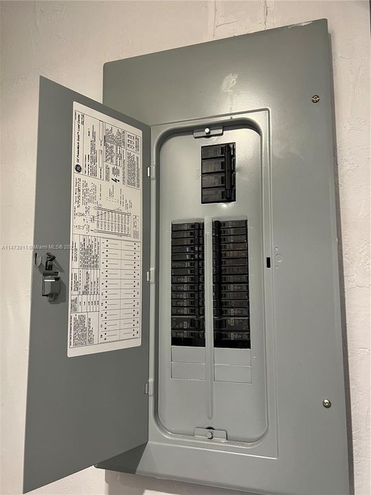 Recently Sold: $800,000 (4 beds, 3 baths, 1600 Square Feet)