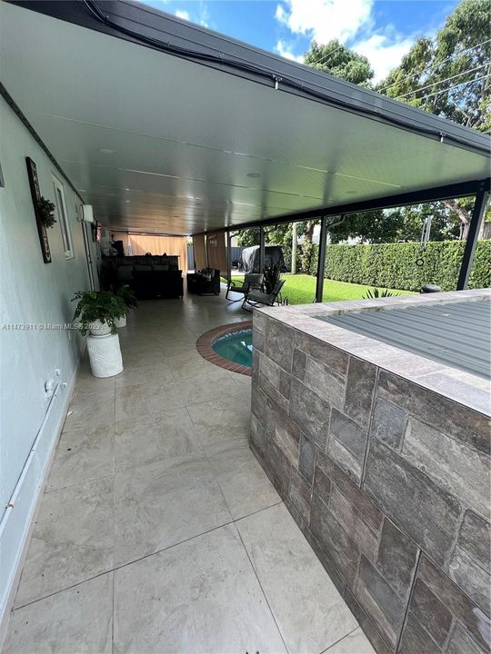 Recently Sold: $800,000 (4 beds, 3 baths, 1600 Square Feet)