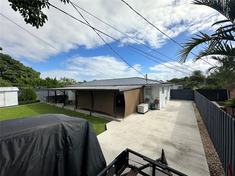 Recently Sold: $800,000 (4 beds, 3 baths, 1600 Square Feet)