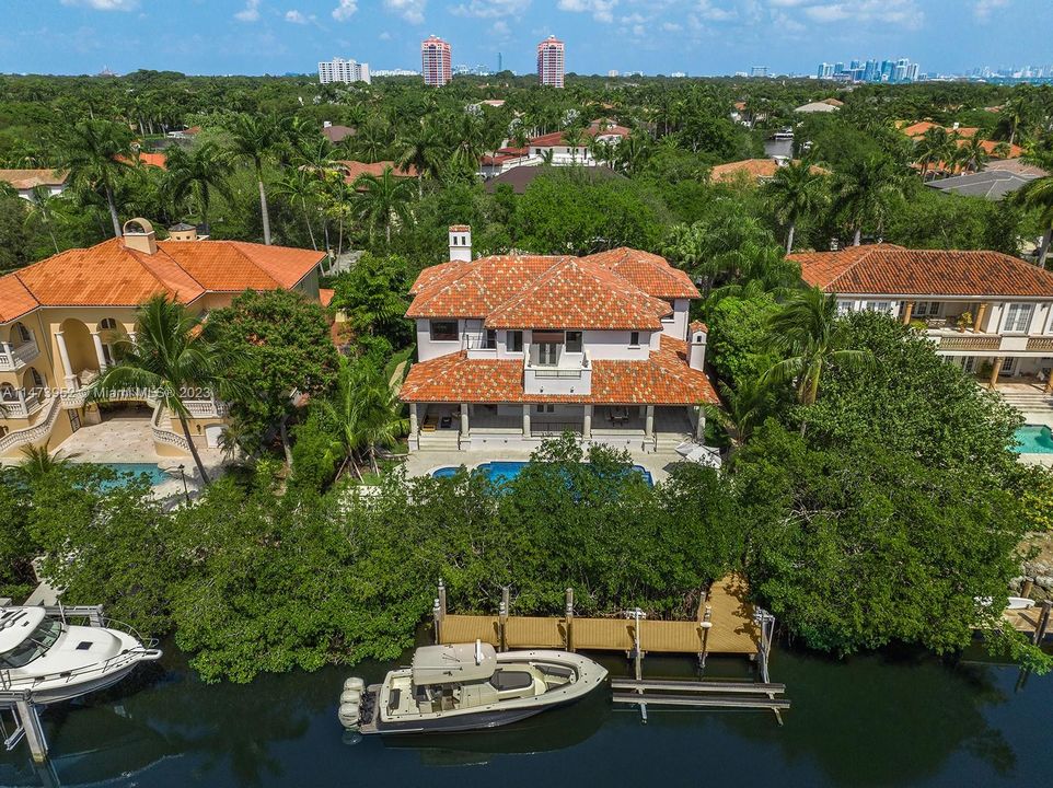 Recently Sold: $11,995,000 (5 beds, 5 baths, 5747 Square Feet)