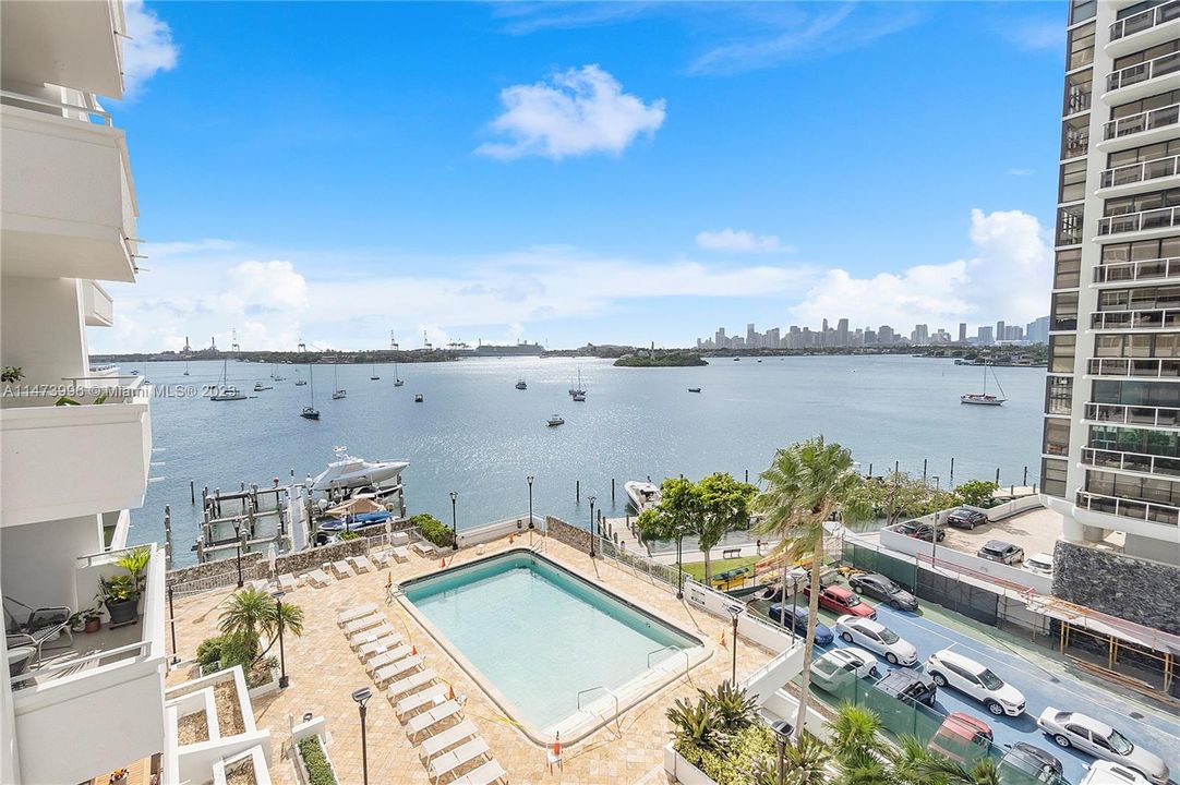 Недавно продано: $729,000 (2 спален, 2 ванн, 1324 Квадратных фут)