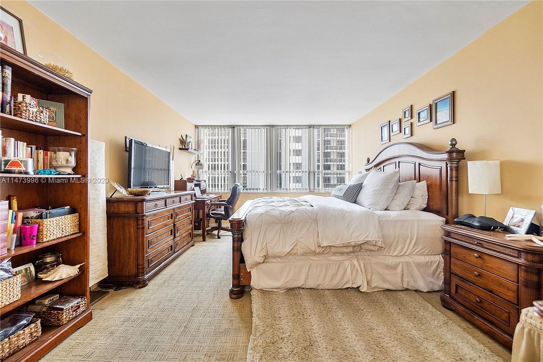 Недавно продано: $729,000 (2 спален, 2 ванн, 1324 Квадратных фут)