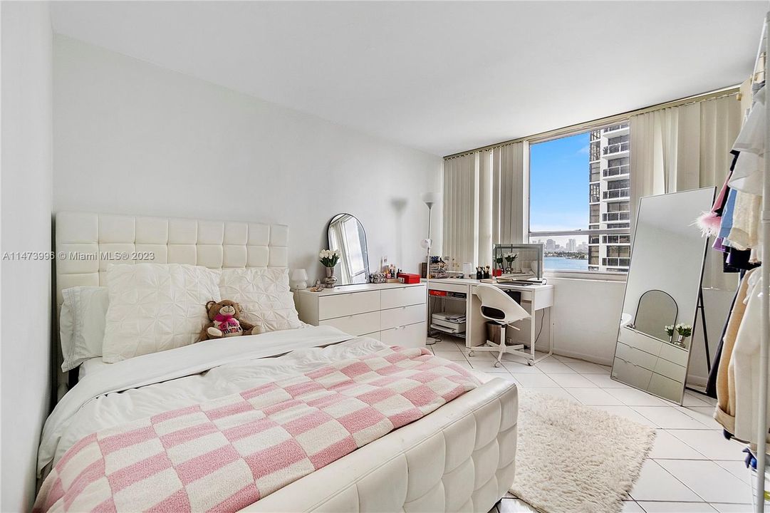 Недавно продано: $729,000 (2 спален, 2 ванн, 1324 Квадратных фут)