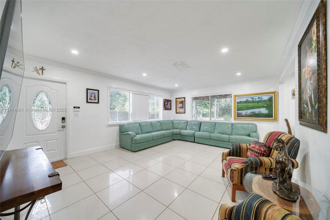 Active With Contract: $1,549,000 (3 beds, 2 baths, 1600 Square Feet)