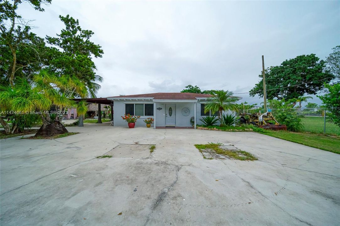 Active With Contract: $1,549,000 (3 beds, 2 baths, 1600 Square Feet)