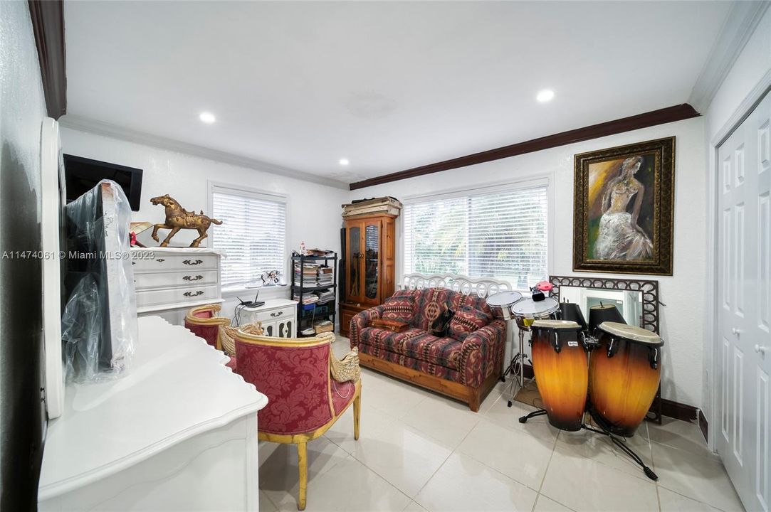 Active With Contract: $1,549,000 (3 beds, 2 baths, 1600 Square Feet)