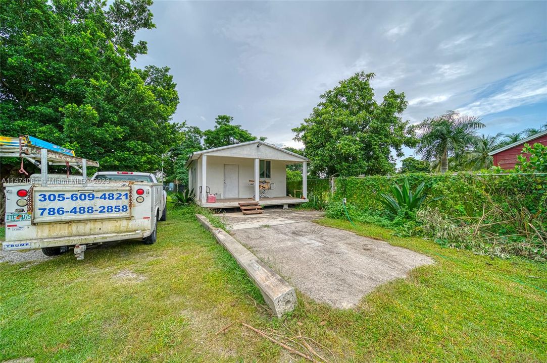 Active With Contract: $1,549,000 (3 beds, 2 baths, 1600 Square Feet)