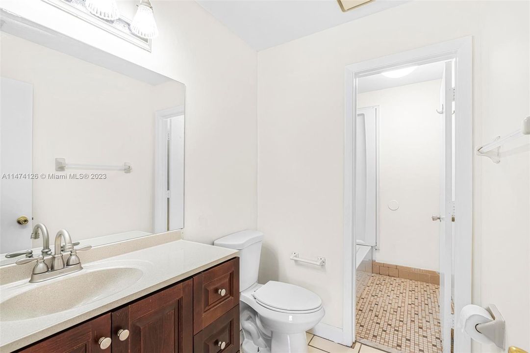 Recently Sold: $330,000 (2 beds, 1 baths, 927 Square Feet)