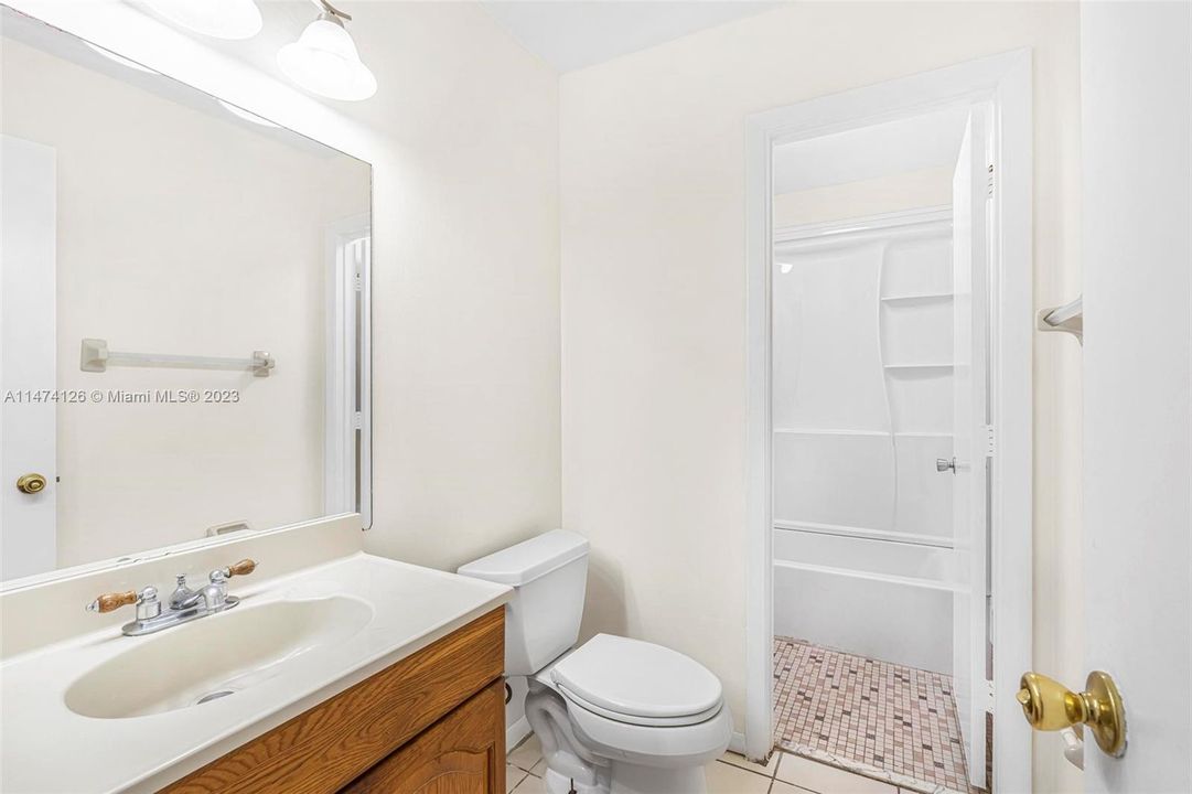 Недавно продано: $330,000 (2 спален, 1 ванн, 927 Квадратных фут)
