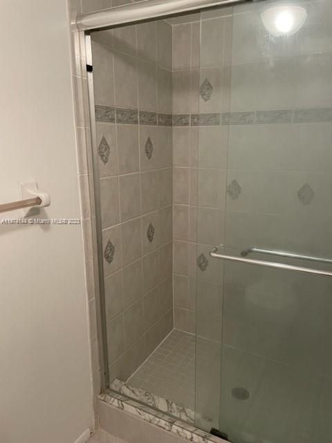 Full sized shower in master en-suite