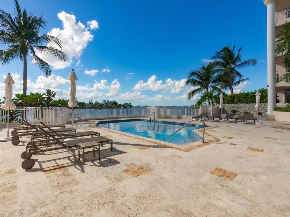 Недавно продано: $1,195,000 (2 спален, 2 ванн, 1520 Квадратных фут)