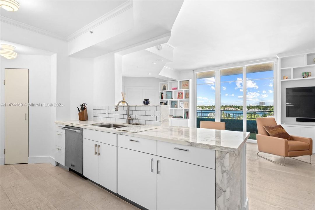 Недавно продано: $1,195,000 (2 спален, 2 ванн, 1520 Квадратных фут)