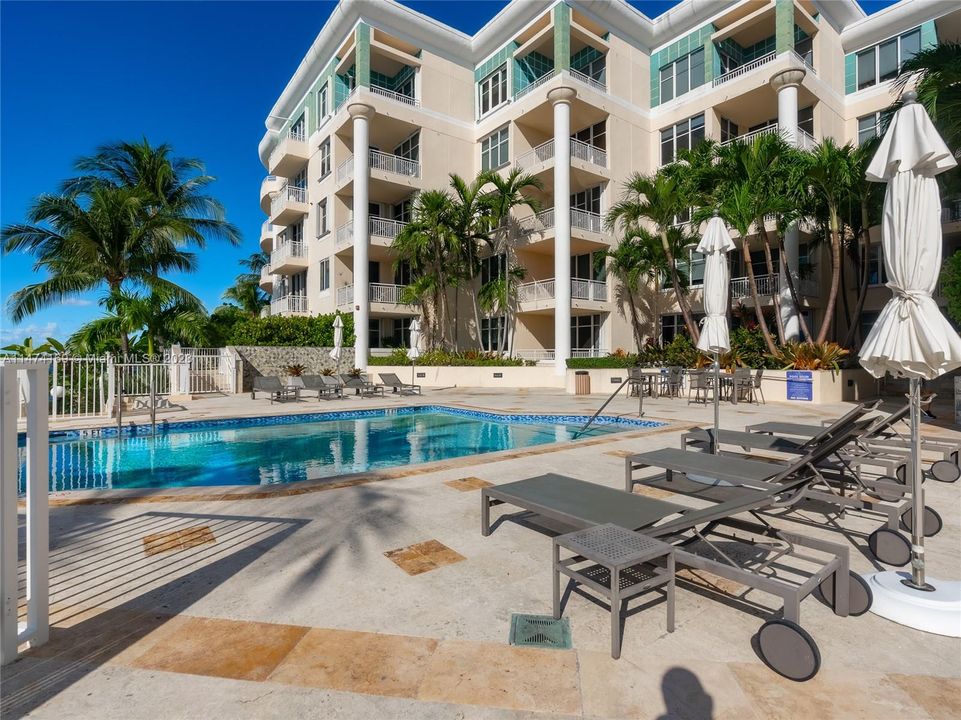 Недавно продано: $1,195,000 (2 спален, 2 ванн, 1520 Квадратных фут)