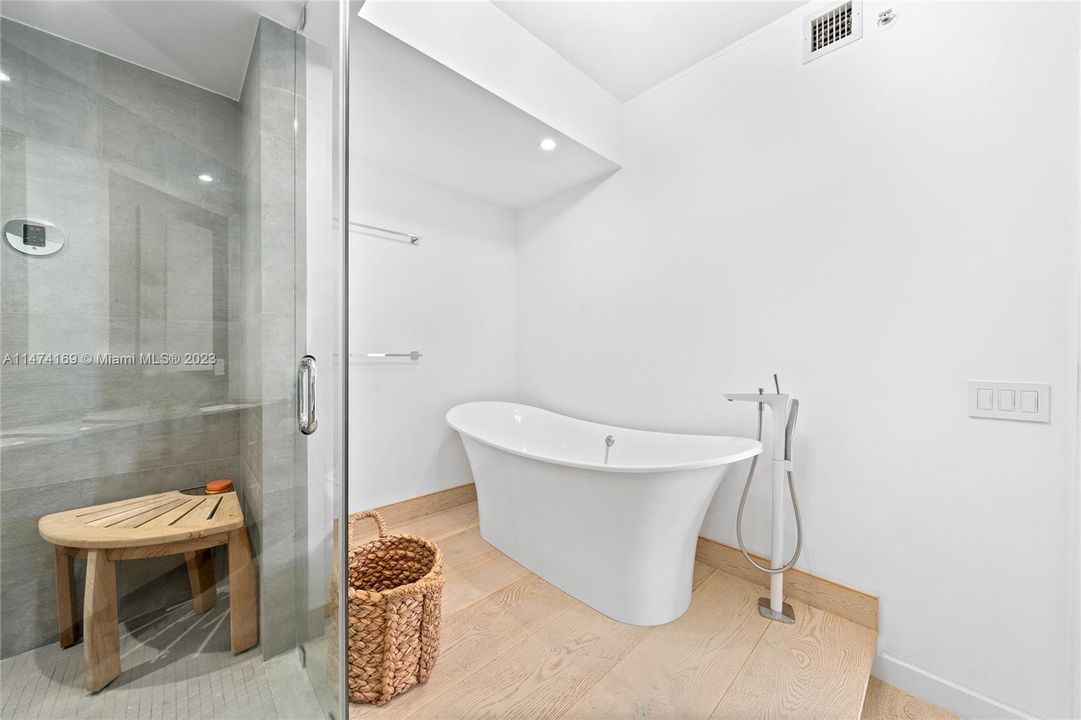 Недавно продано: $1,195,000 (2 спален, 2 ванн, 1520 Квадратных фут)