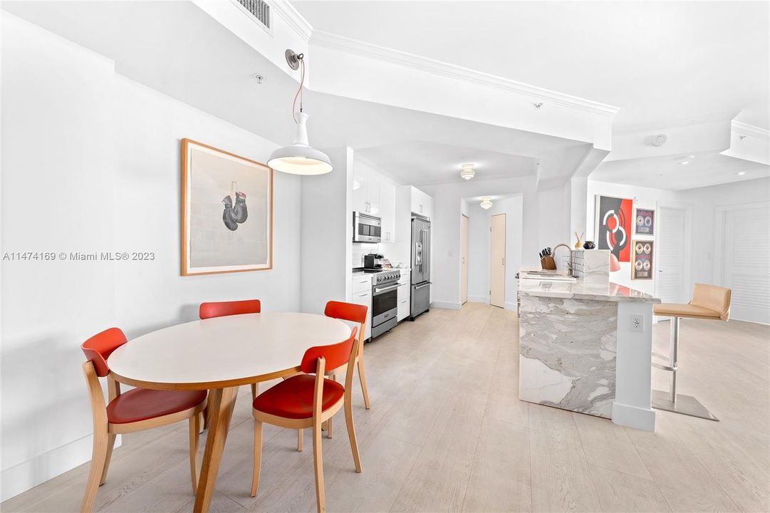 Недавно продано: $1,195,000 (2 спален, 2 ванн, 1520 Квадратных фут)