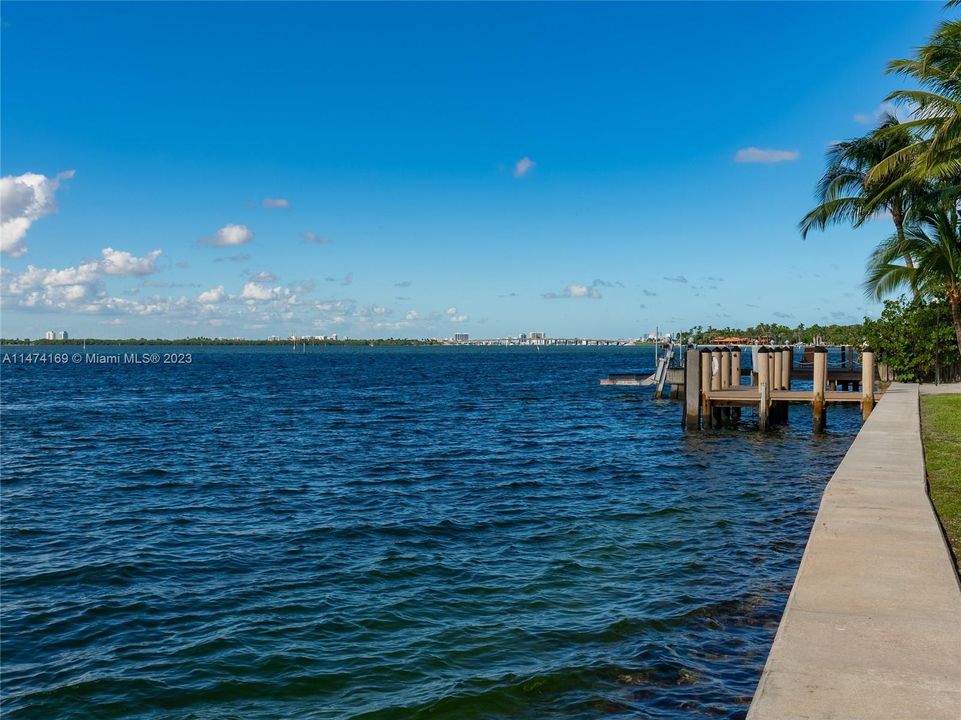 Недавно продано: $1,195,000 (2 спален, 2 ванн, 1520 Квадратных фут)