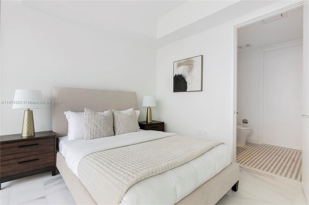 Recently Rented: $7,000 (2 beds, 2 baths, 1080 Square Feet)