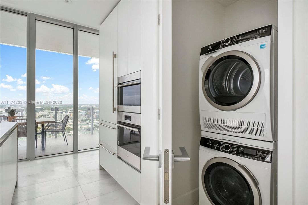 Recently Rented: $7,000 (2 beds, 2 baths, 1080 Square Feet)