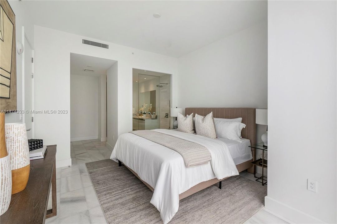 Recently Rented: $7,000 (2 beds, 2 baths, 1080 Square Feet)