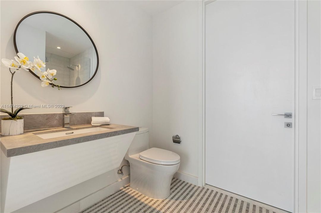 Recently Rented: $7,000 (2 beds, 2 baths, 1080 Square Feet)