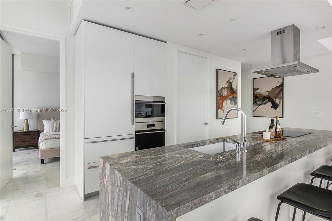 Recently Rented: $7,000 (2 beds, 2 baths, 1080 Square Feet)