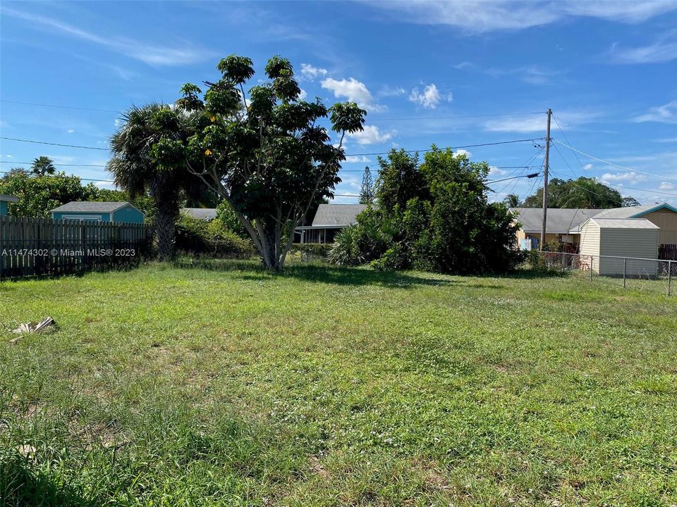 Vendido Recientemente: $139,900 (0.14 acres)