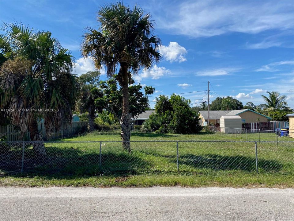Vendido Recientemente: $139,900 (0.14 acres)