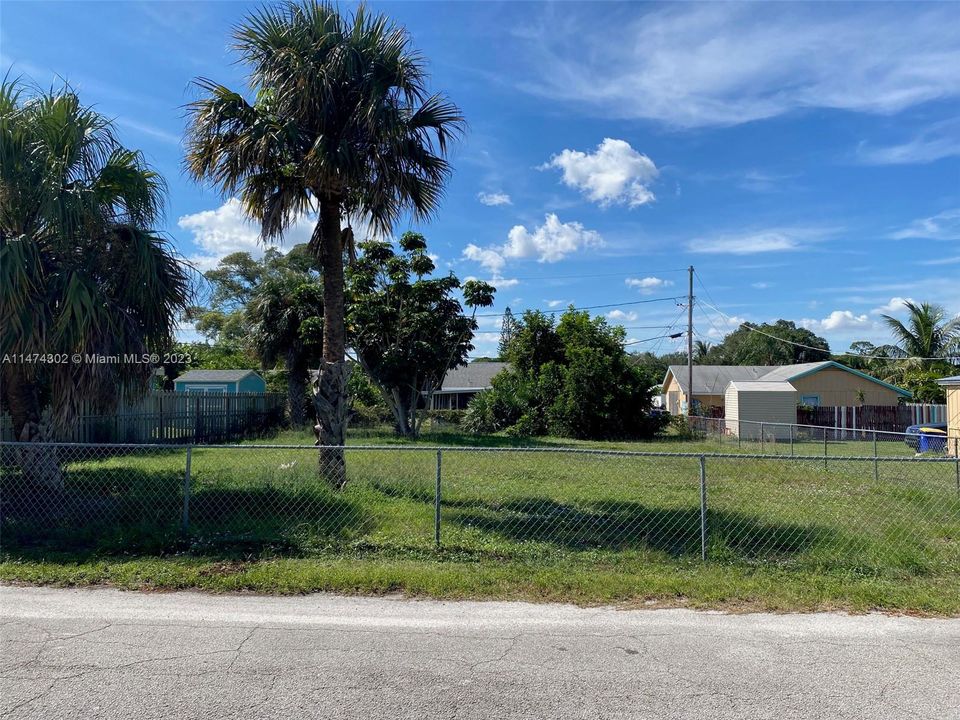 Vendido Recientemente: $139,900 (0.14 acres)