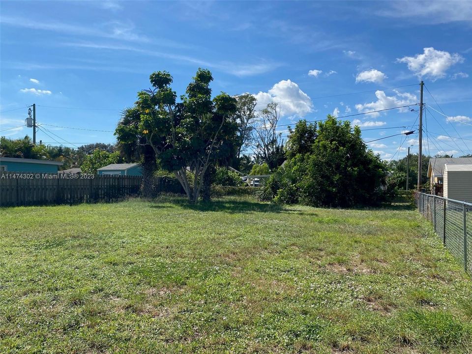 Vendido Recientemente: $139,900 (0.14 acres)