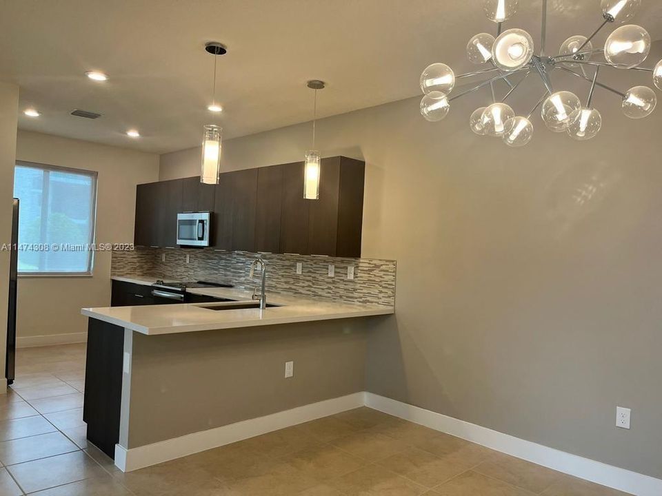 Recently Rented: $4,500 (3 beds, 3 baths, 1894 Square Feet)