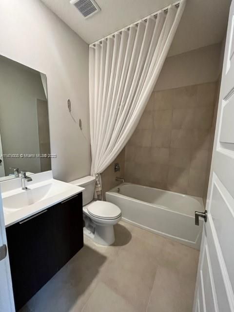 Recently Rented: $4,500 (3 beds, 3 baths, 1894 Square Feet)