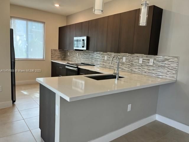 Recently Rented: $4,500 (3 beds, 3 baths, 1894 Square Feet)