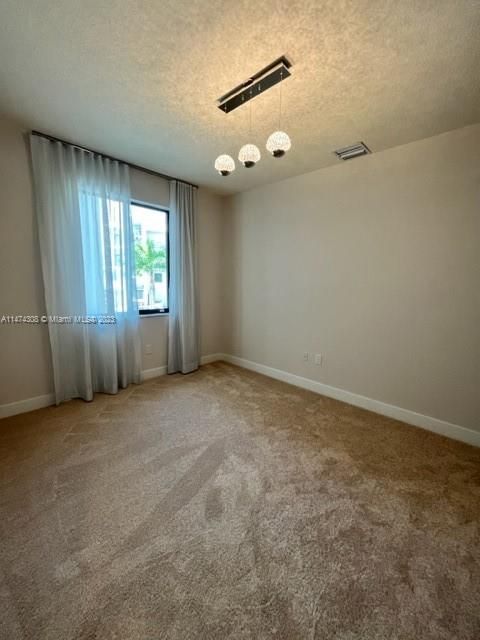 Recently Rented: $4,500 (3 beds, 3 baths, 1894 Square Feet)