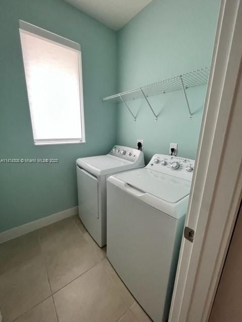 Recently Rented: $4,500 (3 beds, 3 baths, 1894 Square Feet)