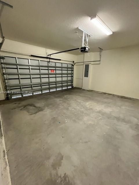 Recently Rented: $4,500 (3 beds, 3 baths, 1894 Square Feet)