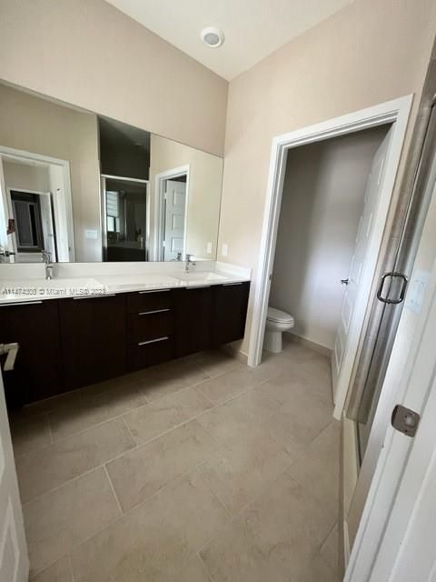 Recently Rented: $4,500 (3 beds, 3 baths, 1894 Square Feet)