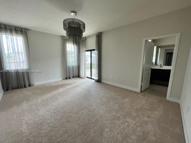 Recently Rented: $4,500 (3 beds, 3 baths, 1894 Square Feet)