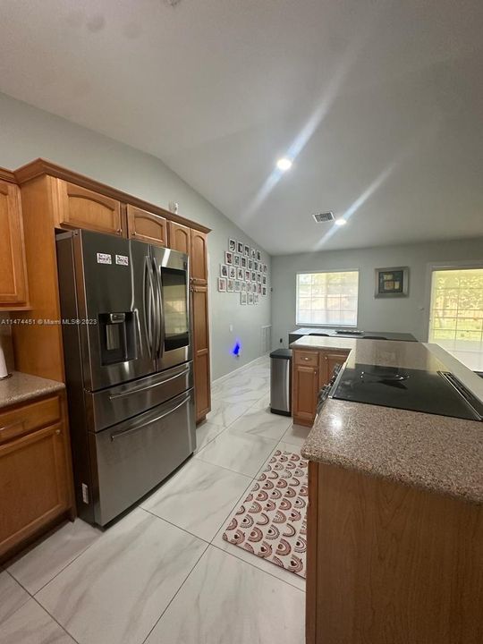 Recently Rented: $3,000 (3 beds, 2 baths, 1197 Square Feet)