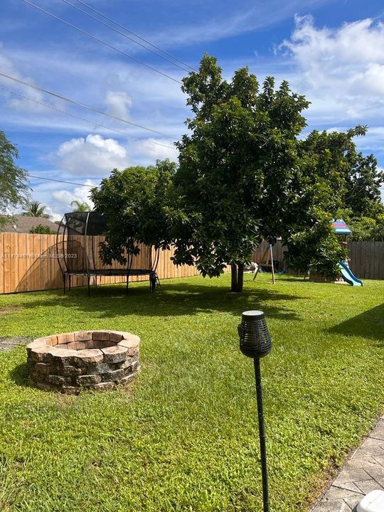 Recently Rented: $3,000 (3 beds, 2 baths, 1197 Square Feet)