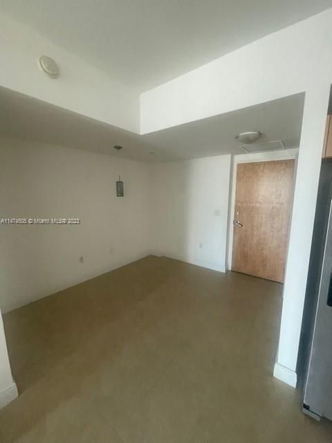 For Sale: $399,000 (1 beds, 1 baths, 740 Square Feet)