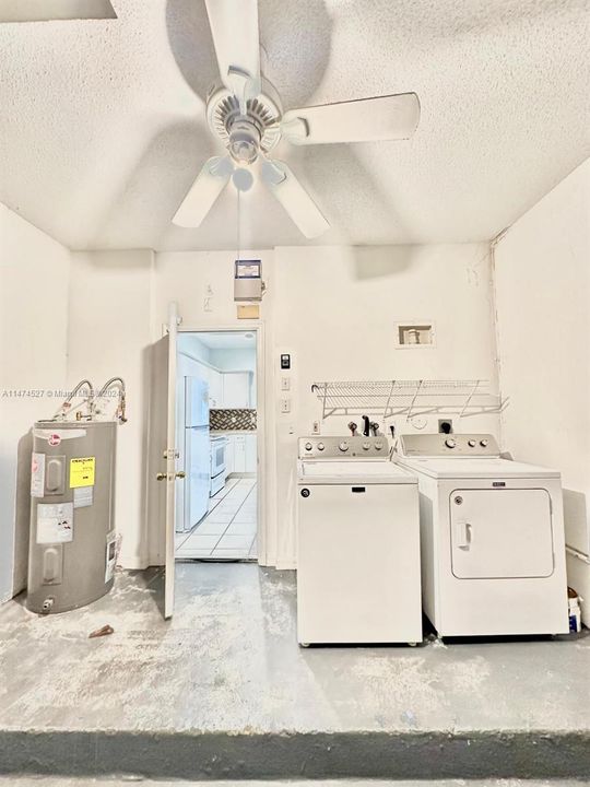 Active With Contract: $2,900 (2 beds, 2 baths, 1294 Square Feet)