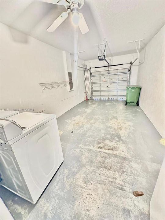 Active With Contract: $2,900 (2 beds, 2 baths, 1294 Square Feet)