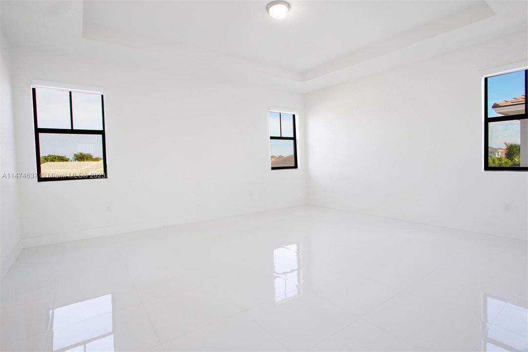 Recently Sold: $1,049,000 (5 beds, 4 baths, 3487 Square Feet)