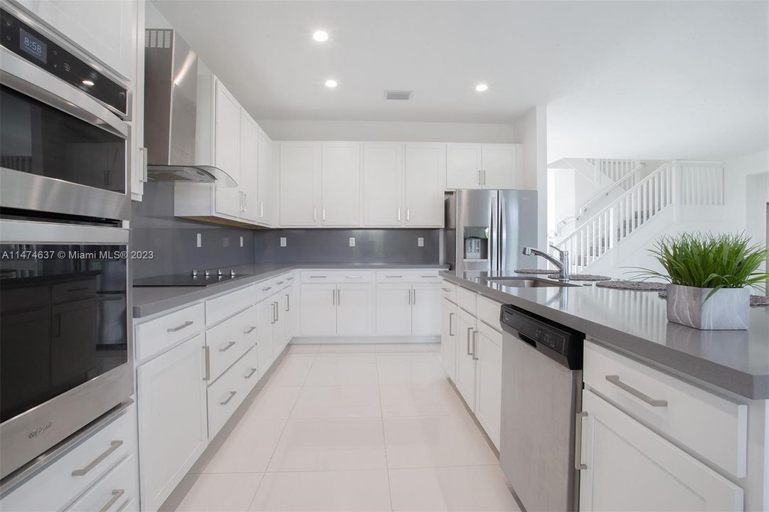 Recently Sold: $1,049,000 (5 beds, 4 baths, 3487 Square Feet)