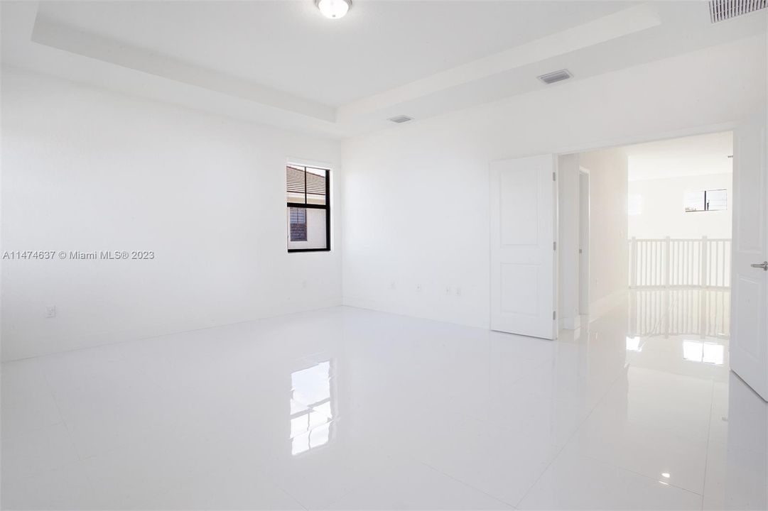 Recently Sold: $1,049,000 (5 beds, 4 baths, 3487 Square Feet)