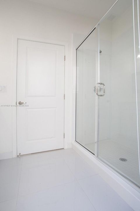 Recently Sold: $1,049,000 (5 beds, 4 baths, 3487 Square Feet)