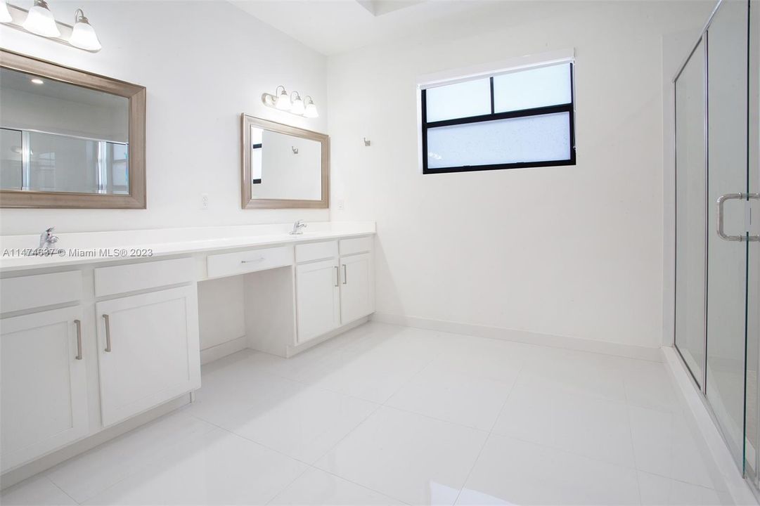 Recently Sold: $1,049,000 (5 beds, 4 baths, 3487 Square Feet)