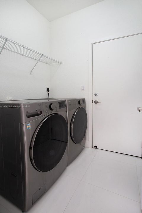 Recently Sold: $1,049,000 (5 beds, 4 baths, 3487 Square Feet)