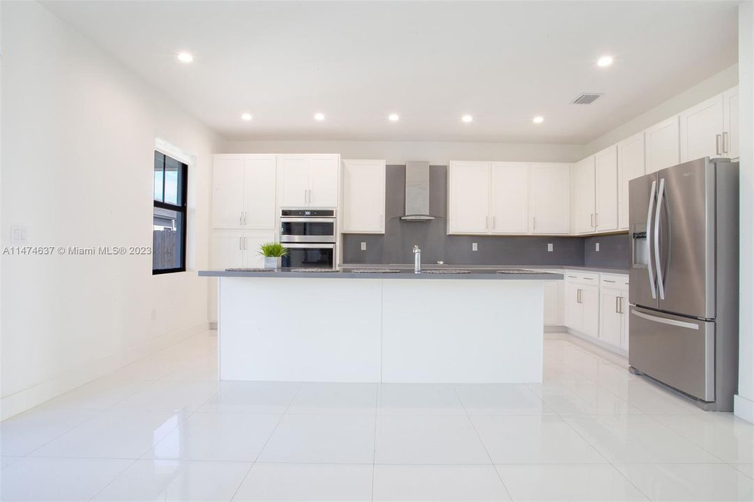 Recently Sold: $1,049,000 (5 beds, 4 baths, 3487 Square Feet)