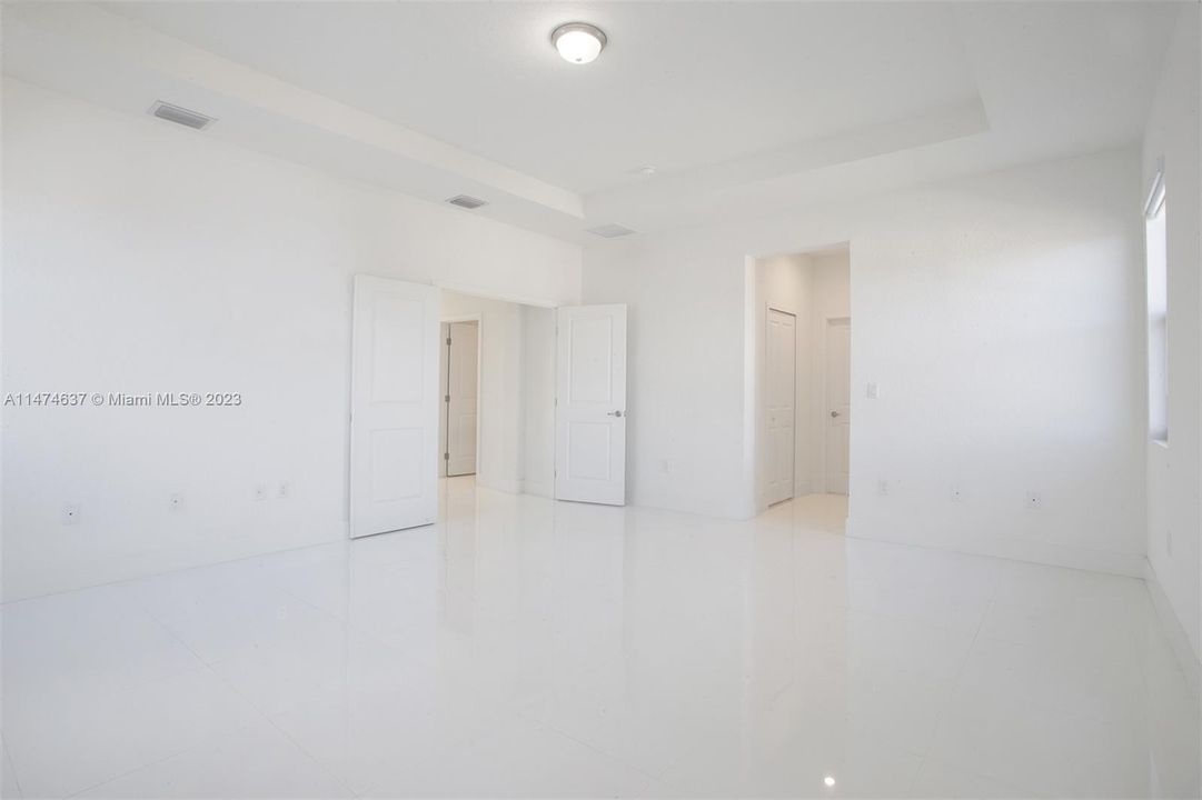 Recently Sold: $1,049,000 (5 beds, 4 baths, 3487 Square Feet)